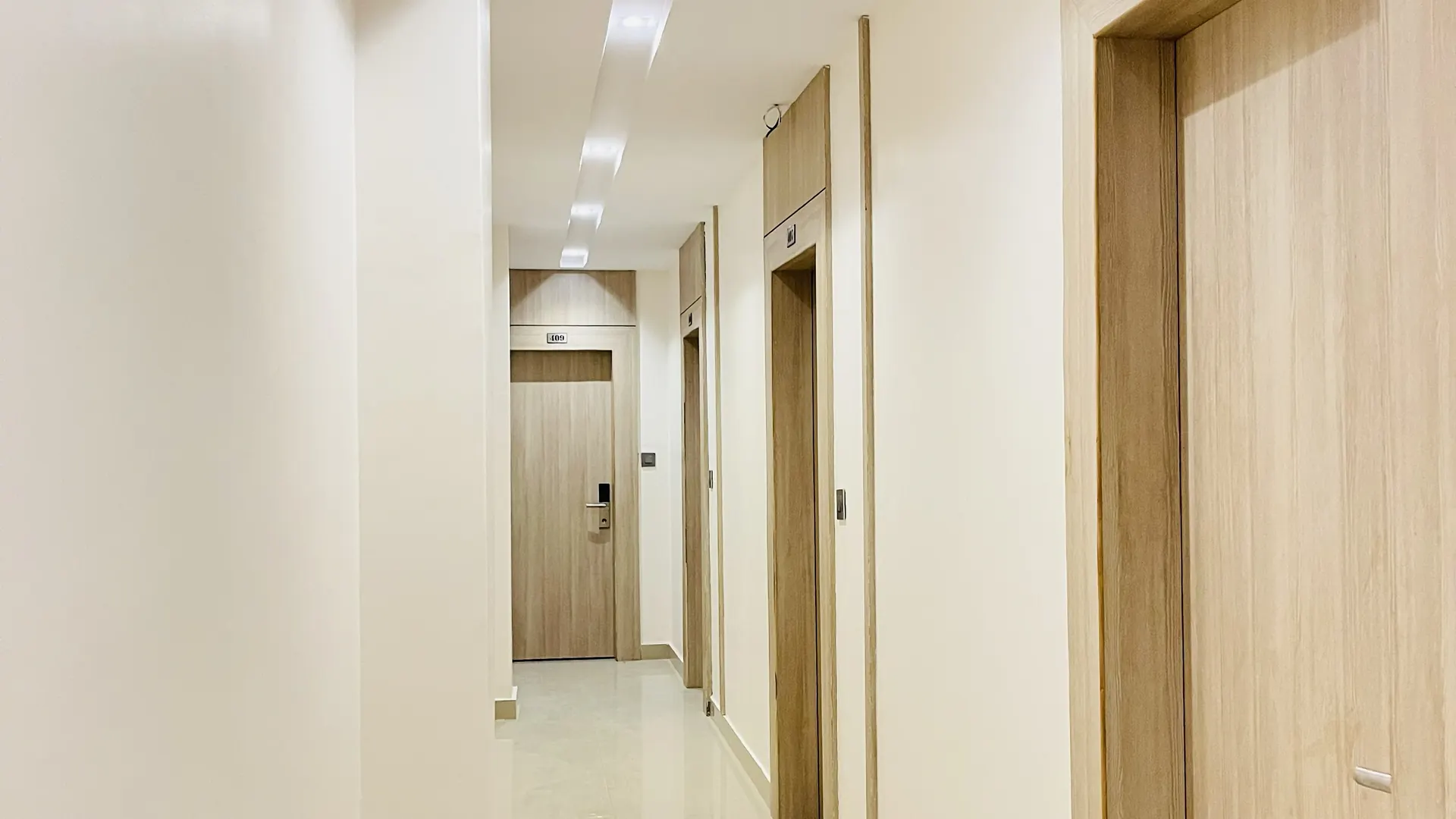 Hotel guest-room corridor